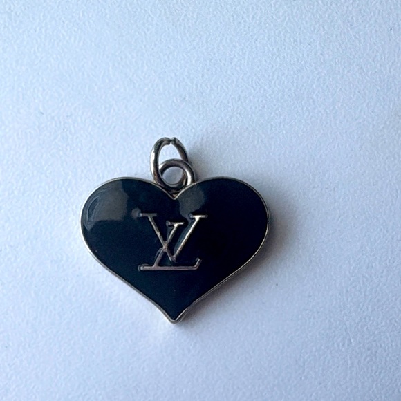 Charm - Picture 1 of 3